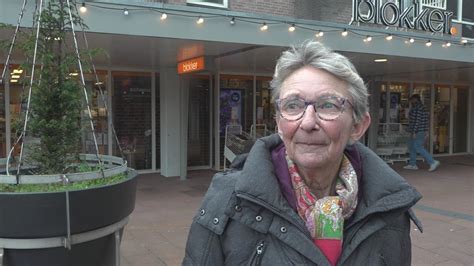 Caroline is plotseling beroemd dankzij 'Even tot hier'